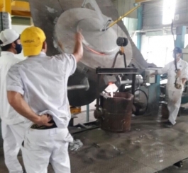 Lò nấu nhôm 500kg có trục nghiêng đỗ nhôm